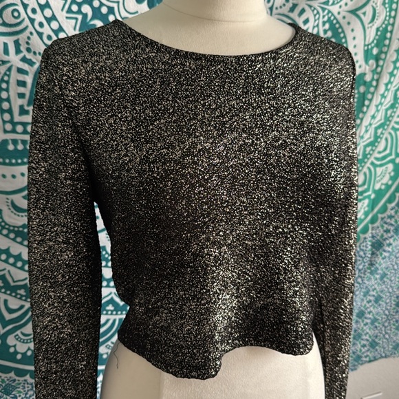 Sparkly Crop Top ✨ - Picture 3 of 6